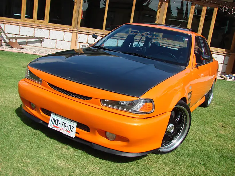 Orange car, un Nissan Tsuru 2002 con buen trabajo de tuning